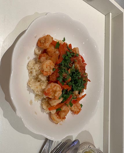 Shrimp and cauliflower grits