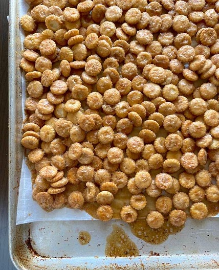 SALTED CARAMEL CRACKER BITES - Daily Recipes