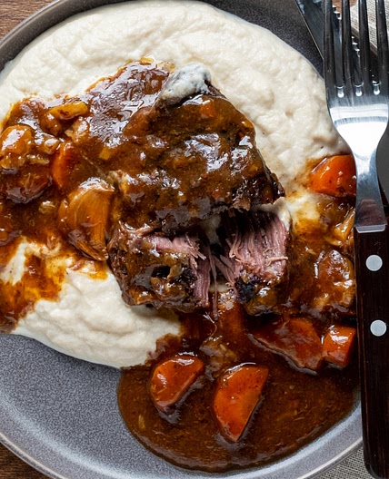Garlic braised Short ribs with Cauliflower Purée 