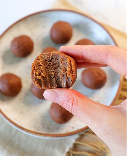 Vegan Chickpea Chocolate Truffles 