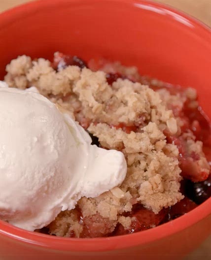 Berry Crumble with Homemade Ice Cream