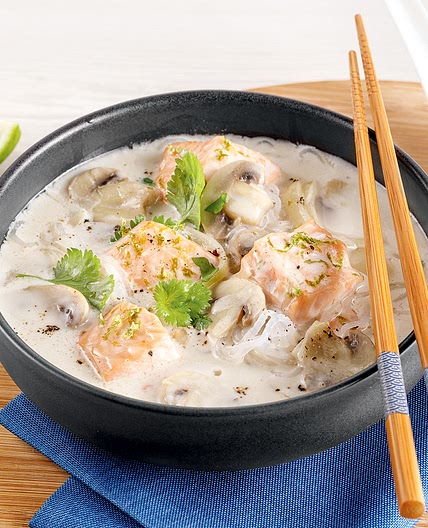 Soupe au saumon et lait de coco