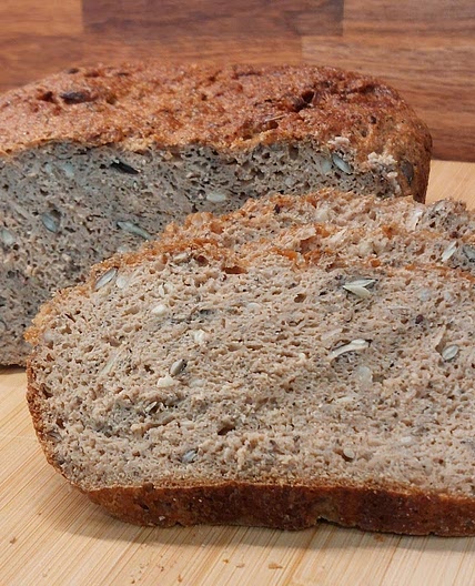 Vezelrijk glutenvrij zaden & notenbrood uit zuurdesem