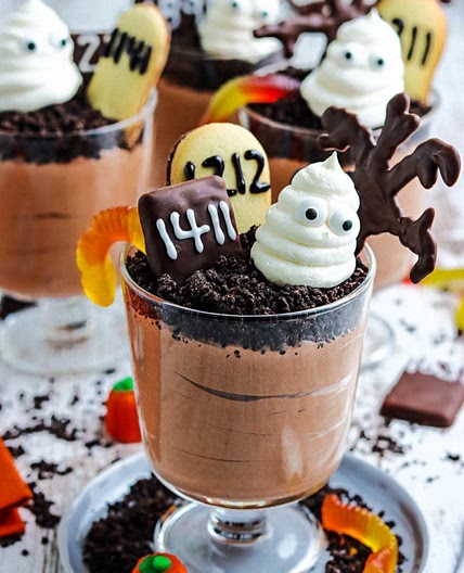 Halloween Dirt Cups ( Ghosts in the Graveyard)