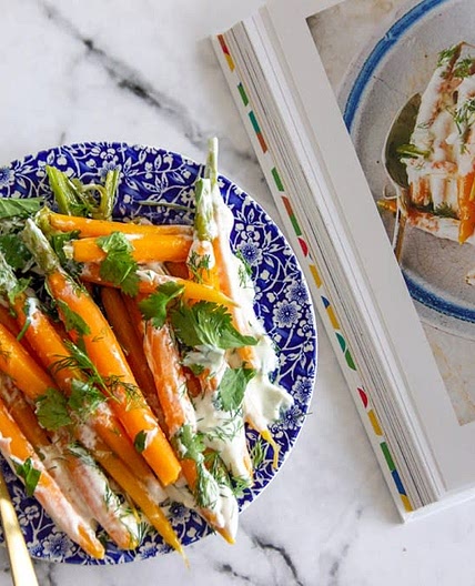 wortelsalade met yoghurt en kaneel