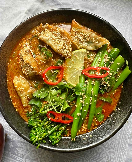 CURRIED GYOZA LAKSA