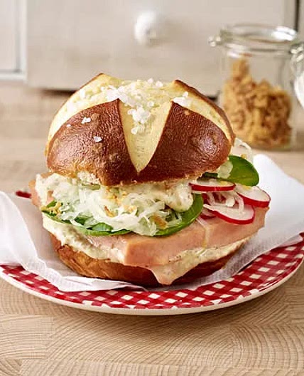 Laugen-Leberkäse-Burger 
