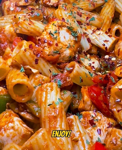 Chicken, chorizo and Halloumi pasta 