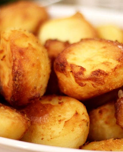Recipe for ‘deliciously’ crispy roast potatoes with garlic and s