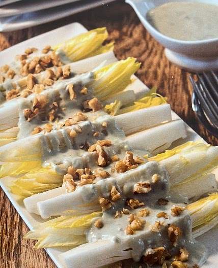 Endivias con salsa roquefort