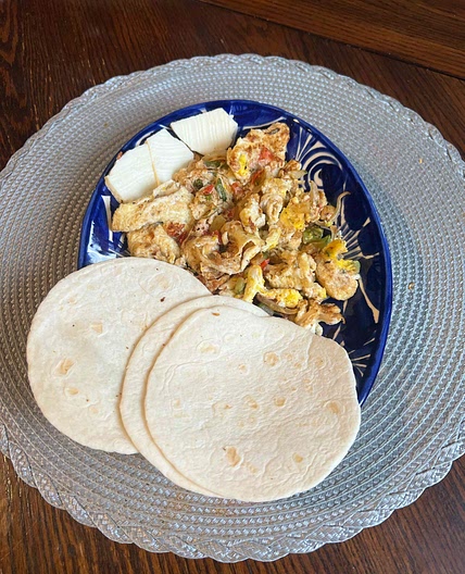 HUEVOS CON CALABACITAS A LA MEXICANA