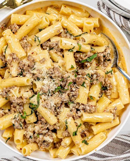 Paste cremoase cu cârnați italieni