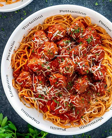 Spaghete clasice și chiftele