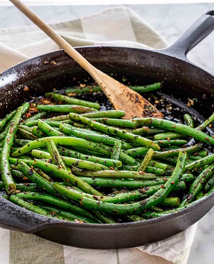 Fasole verde la tigaie 