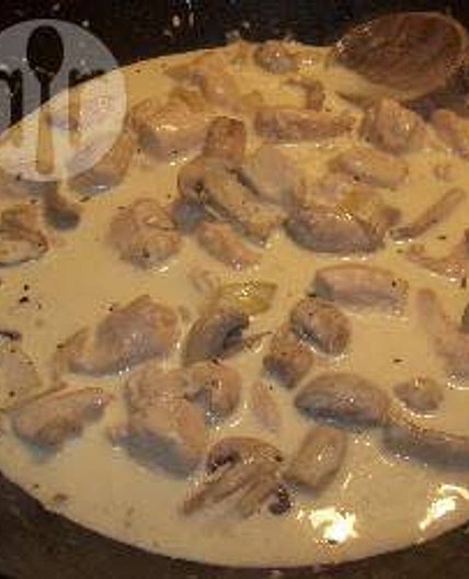 Pollo con crema al vino blanco