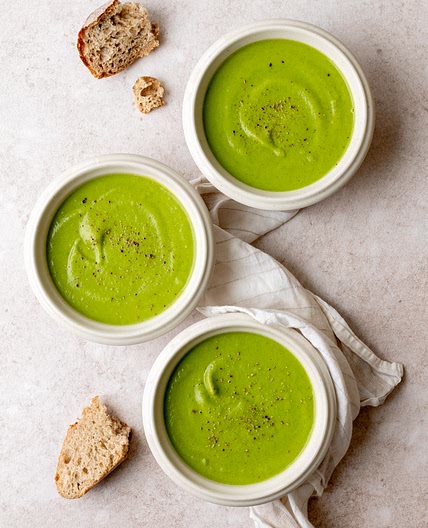 Creamy Vegan Cauliflower & Kale Soup