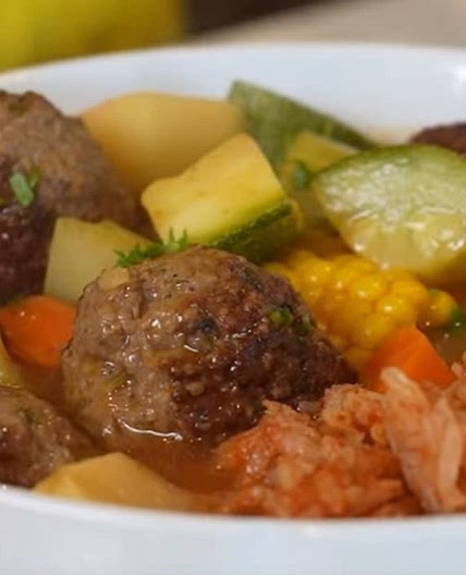 Caldo de albondigas