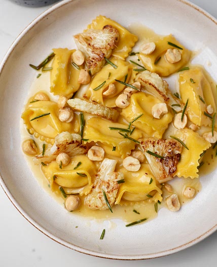 Agnolotti al cavolfiore con nocciole e rosmarino
