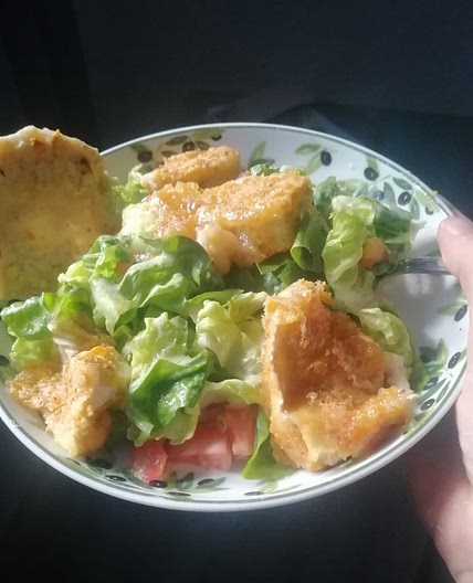 Salade au fromage pané