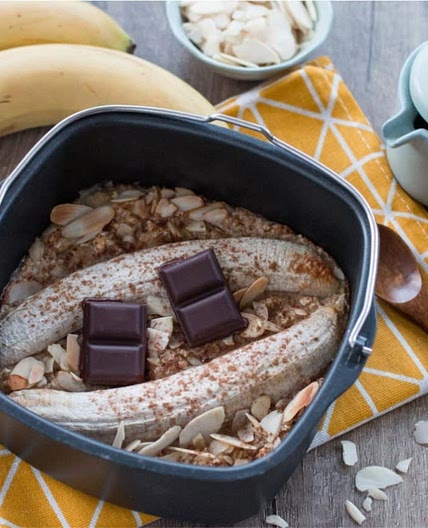 Airfried banana porridge with roasted almonds