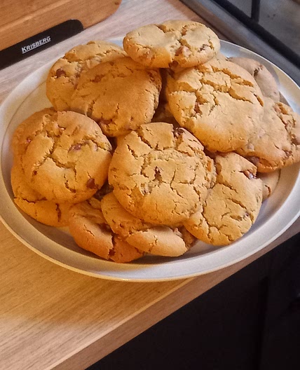 Fudge and choc chip cookies