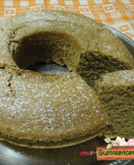 Ciambellone all'acqua senza zucchero al caffè e fava tonka - Gustose ricette di cucina