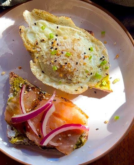 lox and eggs on toast (10 min breakfast)