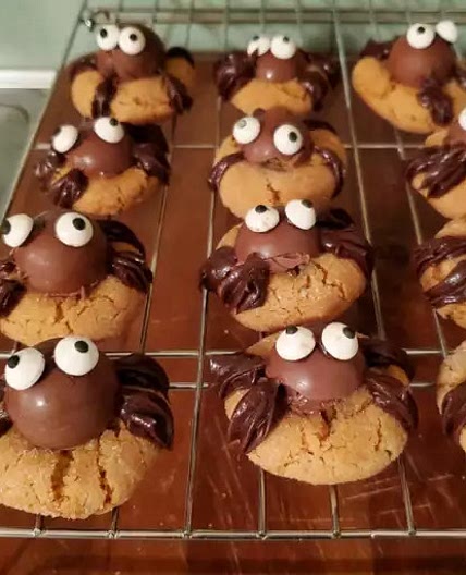 Peanut Butter Spider Cookies