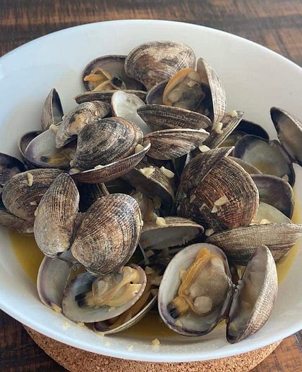 Buttery Garlic Clams