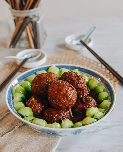 Lion's Head Meatballs (Shi Zi Tou)