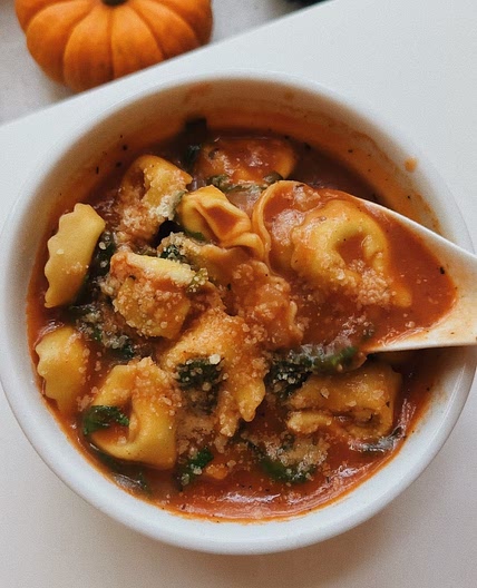 Spinach & Tomato Tortellini Soup