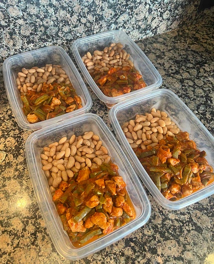 PUERCO CON NOPALES EN SALSA ROJA 