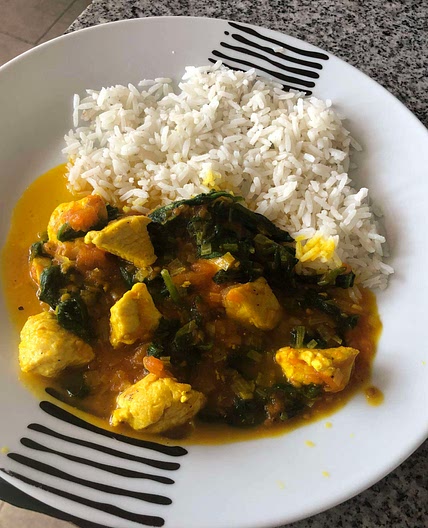 pechuga de pollo en salsa de tomate 
