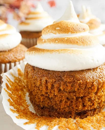Gingersnap Pumpkin Cupcakes with Marshmallow Frosting