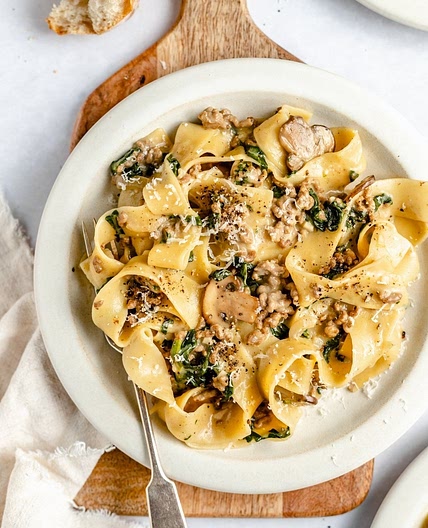 One Pot Cheesy Mushroom Spinach Beef Pasta