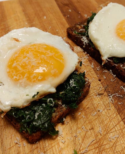Smørrebrød - Fried ggs, spinach and djong mustard