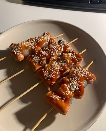 sotteok-sotteok (korean rice cake & sausage skewers)