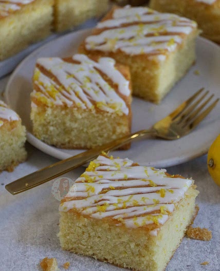 Lemon Drizzle Traybake!