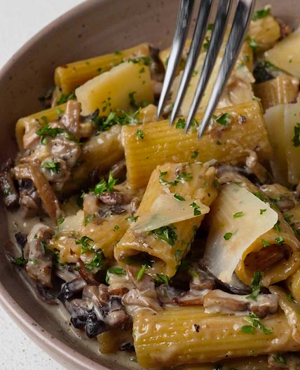 Three-Fungi Alfredo Rigatoni🍄
