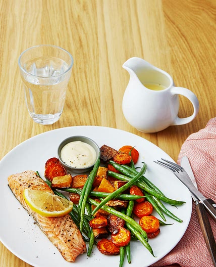 Salmon with veggies & hollandaise