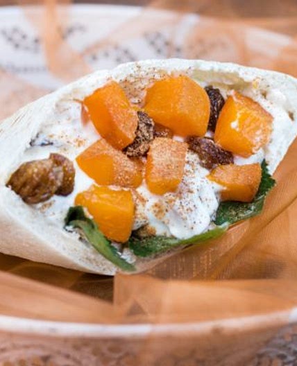 Pita with apricot curd and cinnamon – Mestemacher