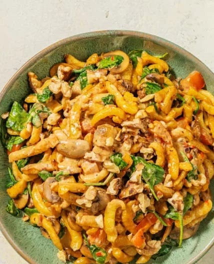 Babyspinat-Spätzle-Pfanne mit Champignons