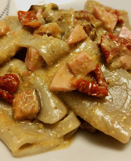 Pasta - Pistachio pesto, mortadella, eggplants and dried tomatoes