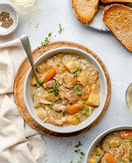 Slow cooker white wine chicken stew