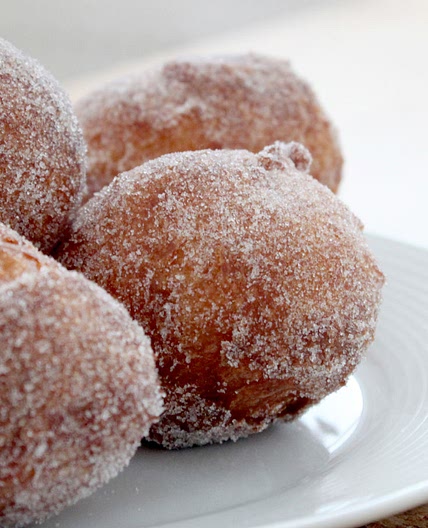 Bunyols de vent (Catalan doughnuts)