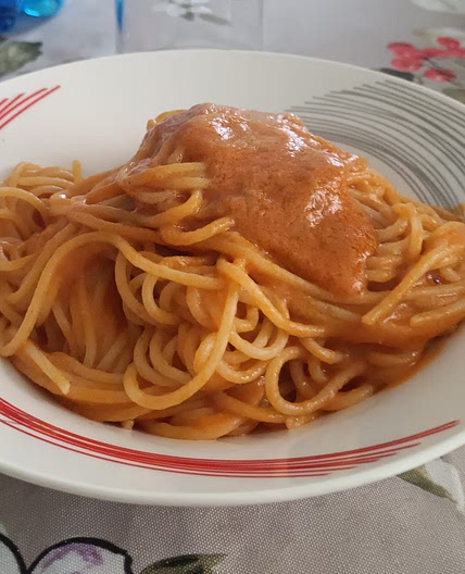 Spaghetti al sugo di tonno
