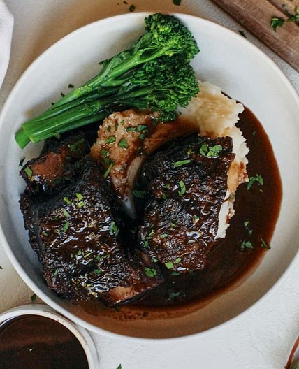 Red Wine Braised Short Ribs (AKA Marry Me Short Ribs) 🍷