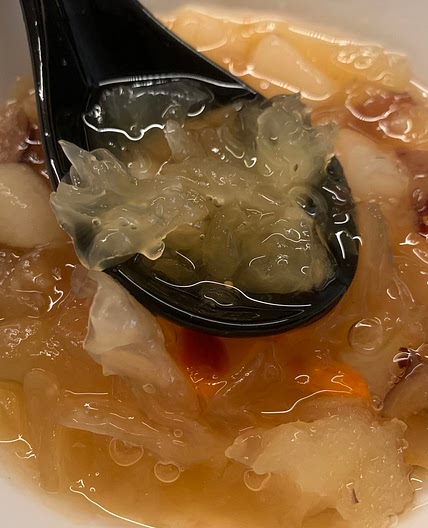 Pear and white wood ears soup
