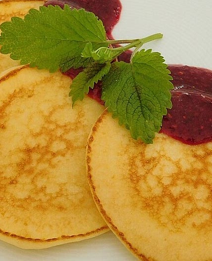 Quarkkäulchen mit Erdbeersauce