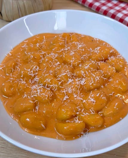 CHEESY TOMATO GNOCCHI
